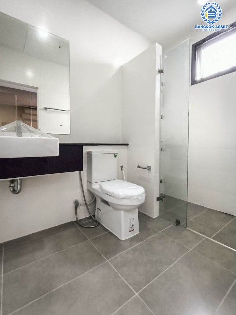 บ้านเดี่ยวมือสองย่านนนทบุรีฯ ม.เพอร์เฟคมาสเตอร์พีช รัตนาธิเบศร์  เนื้อที่กว้างขวางมากถึง 130.20 ตร.ว.  ฟังก์ชัน 4 ห้องนอน 5 ห้องน้ำ ที่จอดรถ 3 คัน เฟอร์นิเจอร์บิ้วท์อิน เปลี่ยนสุขภัณฑ์ใหม่ทั้งหลัง! บนทำเลแห่งการเดินทาง ใกล้รถไฟฟ้าสายสีม่วง "สถานีไทรม้า" และทางด่วน "งามวงศ์วาน" จองเลย!